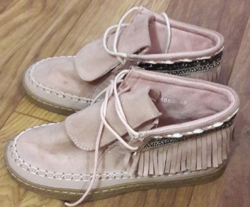 Buty z frędzelkami 36