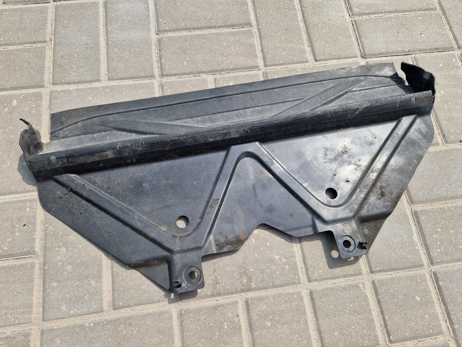 BMW 3 E90 E91 Osłona Obudowa Dolna Chłodnicy