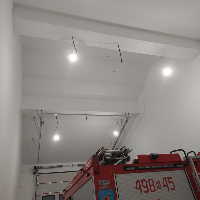 Wykończenie Wnętrz:Usługi Malowania  Agregatem