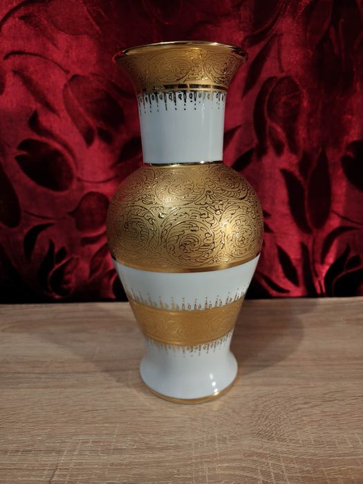 Piękny porcelanowy wazon