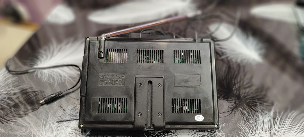 38) Портативный телевизор/монитор