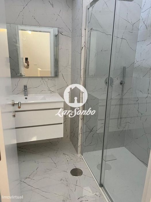 Moradia T4 Nova em Condomínio perto da Praia