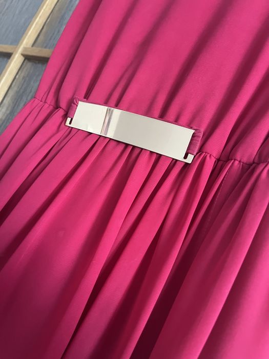 Dluga maxi sukienka fuksja ze zlotymi dodatkami wesele poprawiny