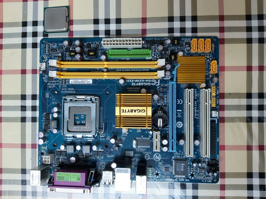 Motherboard Gigabyte GA-G31M-ES2L, Socket 775 + Processador