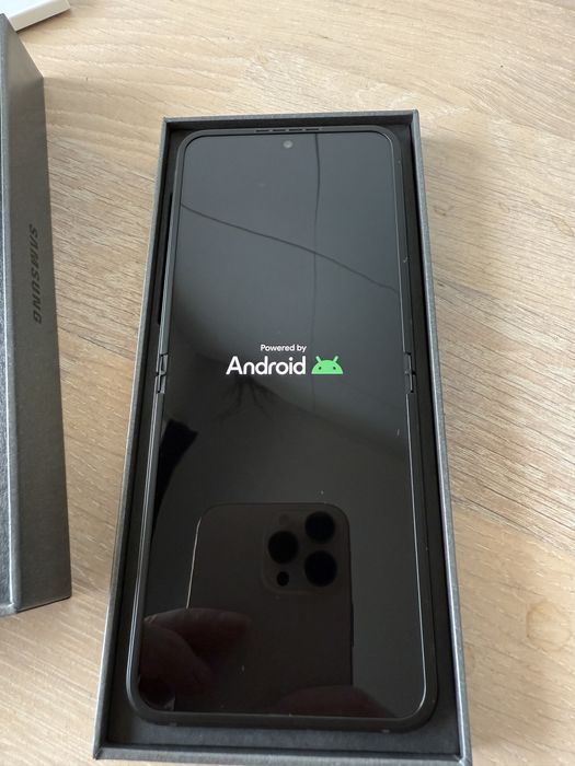 Samsung Galaxy Z Flip7 FE