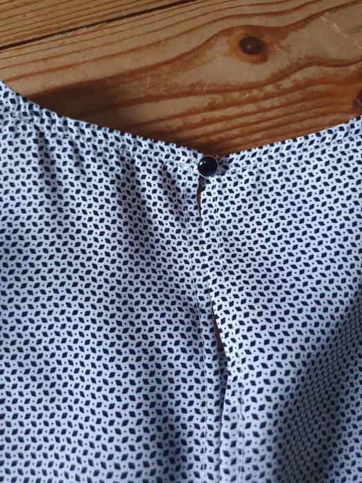 Satynowa bluzka z ozdobne aplikacją