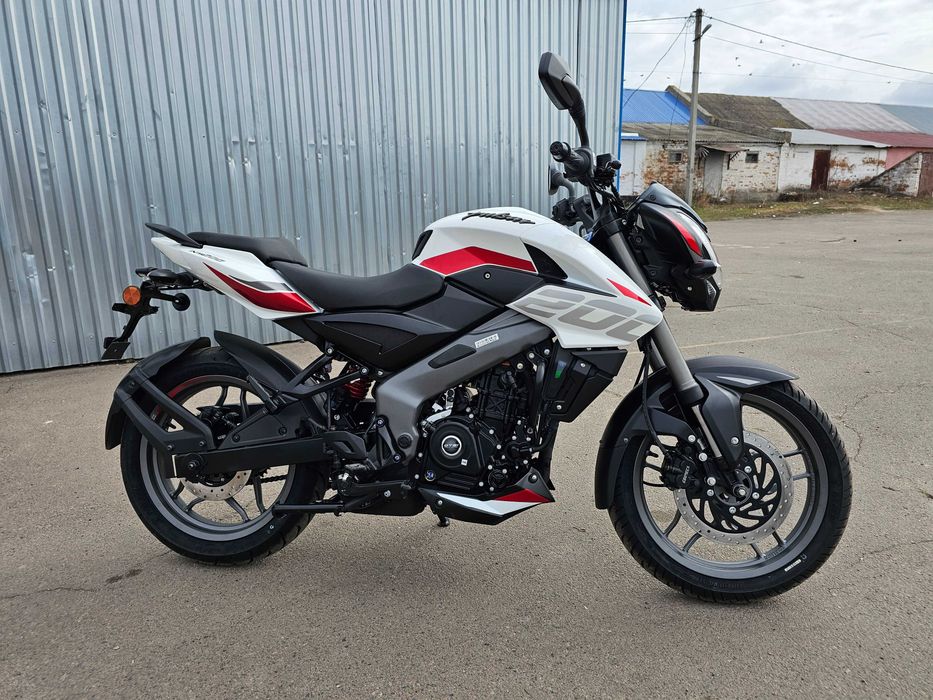 Мотоцикл Bajaj Pulsar NS200