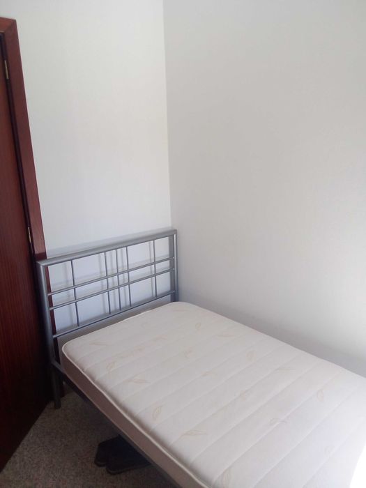 Moradia T2 restaurada em ambiente rural