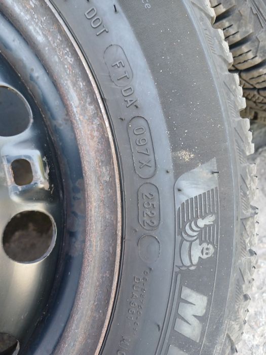 Шини зимові michelin на оригінальних дисках volkswagen r15