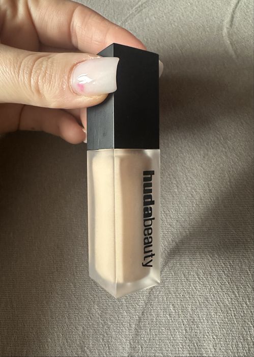 Korektor huda beauty cotton candy korektor cotton candy huda beauty