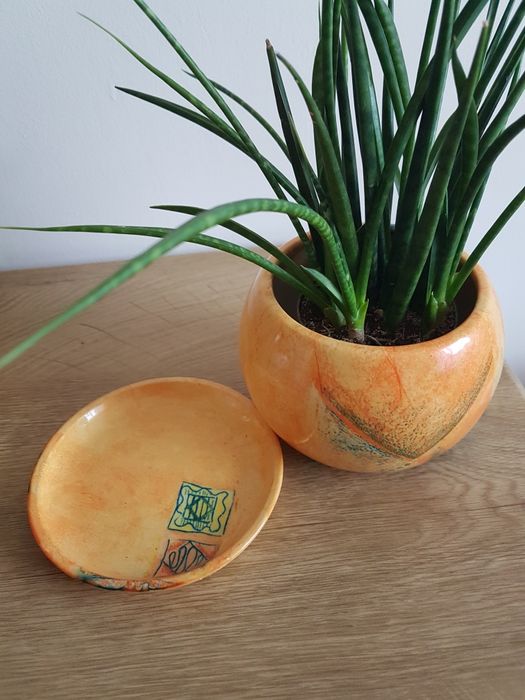 Porcelanowa  doniczka