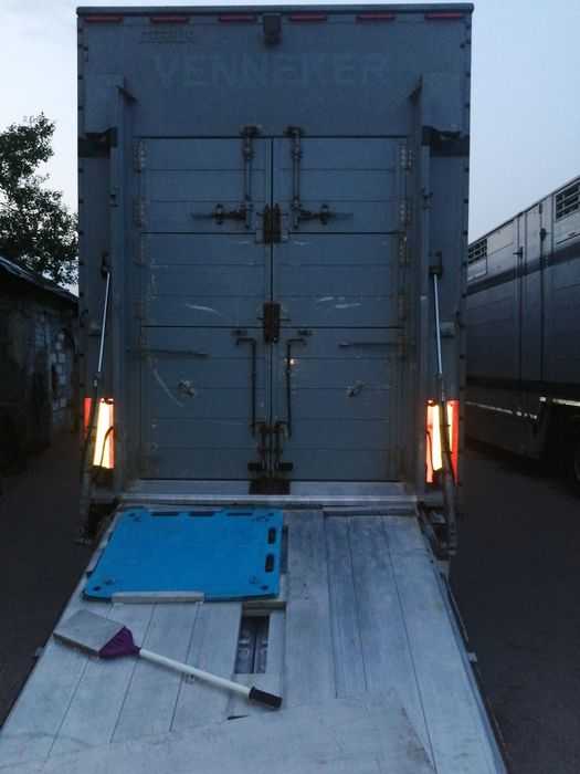 Naczepa Pezzaioli + SCANIA R450      do bydła, żywca, zwierzat