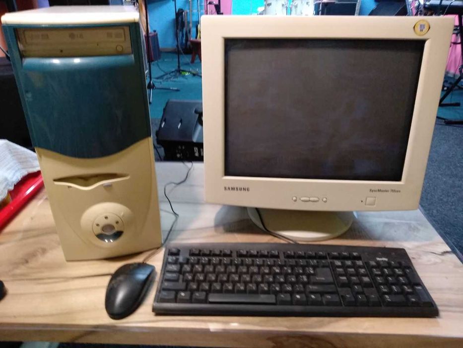ПК ретро блок плюс монітор