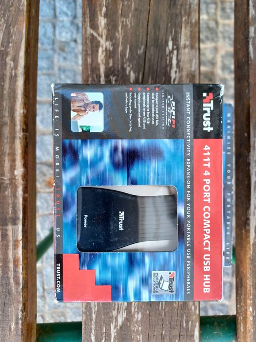 Compact 4-Port Hub64550911494913120