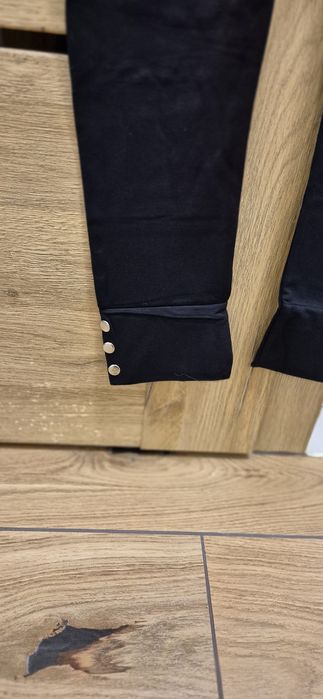 Leginsy z ozdobnymi guziczkami