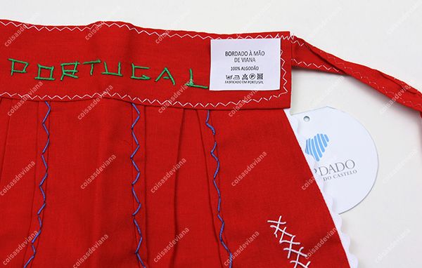 Aventais de criança c/ bordado de Viana à mão
