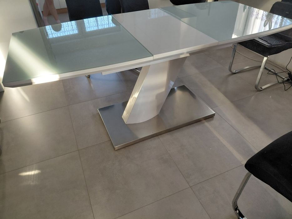 Stół do jadalni biały
