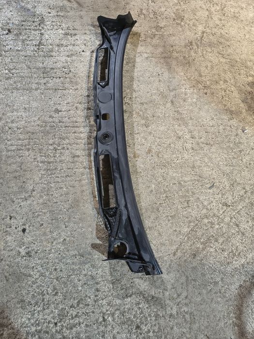 Podszybie BMW X1 e84 osłona przedniej szyby