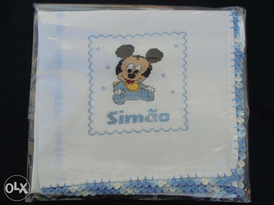 Fralda bordada à mão com croché - Original oferta de Nascimento