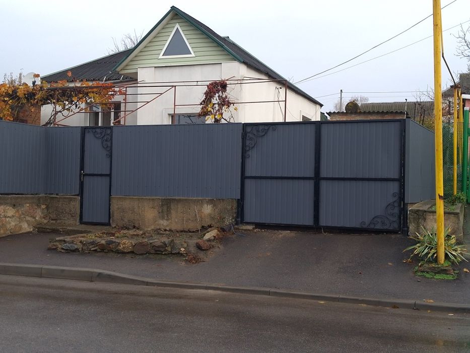 Профнастил/добірні елементи покрівлі