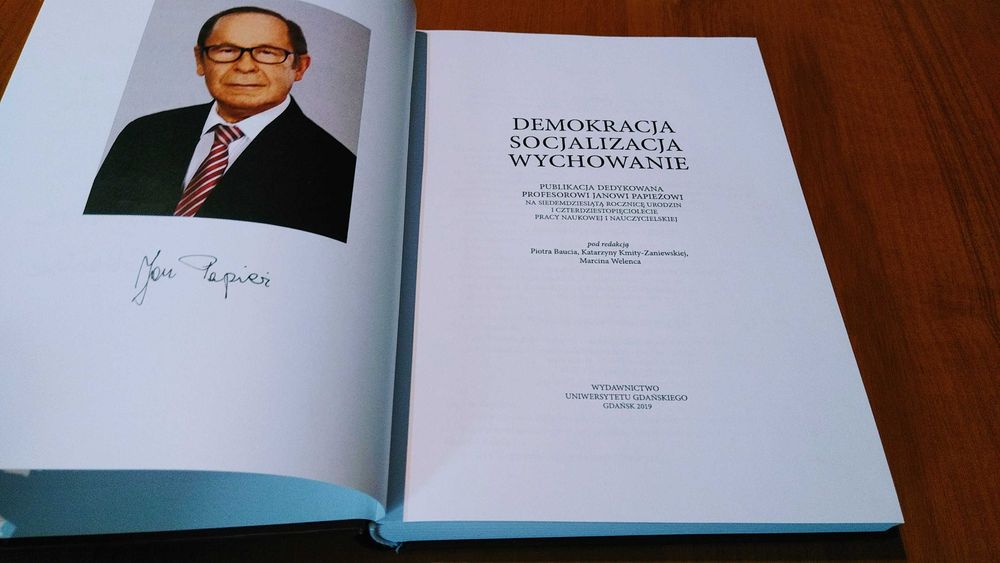 Demokracja, socjalizacja, wychowanie Bauć