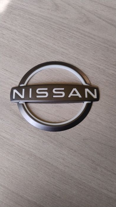 Znaczek    nissan