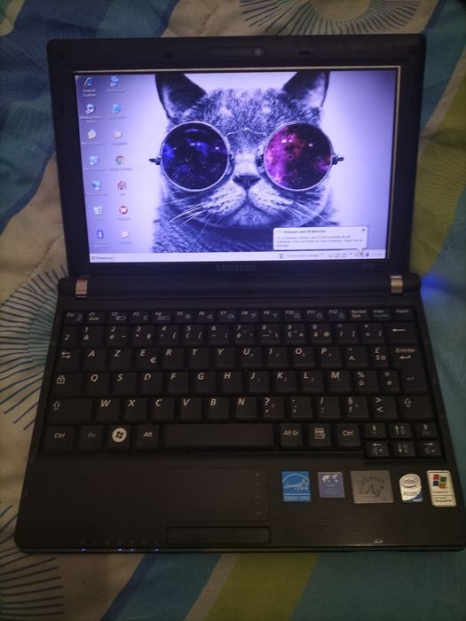 Computador com programa de bordados.