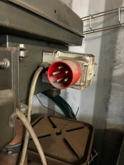 Máquina de furar de coluna