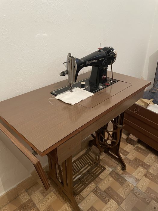 Maquina de costura vintage marca suprema