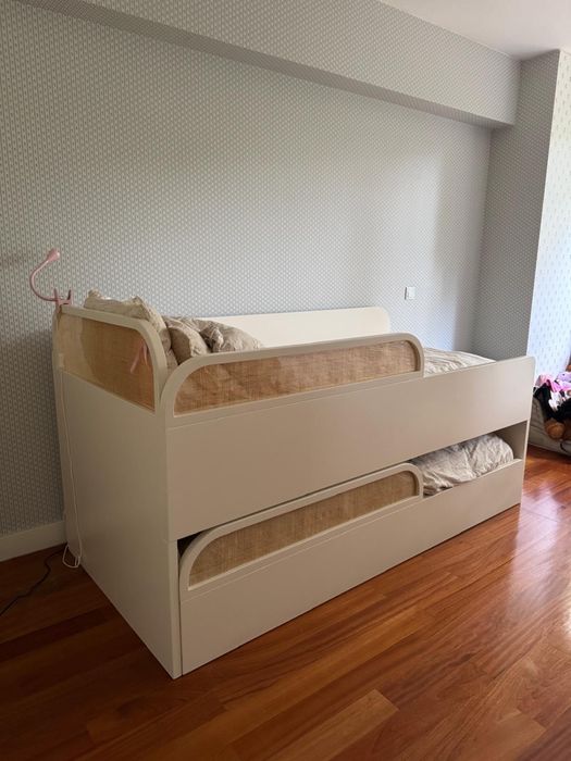 Cama dupla 90x200cm com gavetão em madeira lacada