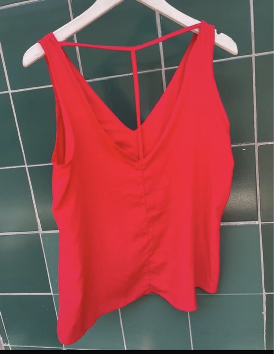 Top vermelho como novo