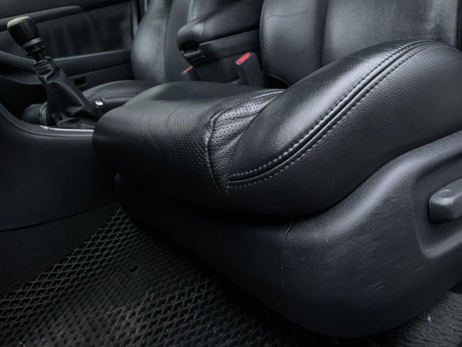 САЛОН, СИДІННЯ Toyota Avensis T-25.