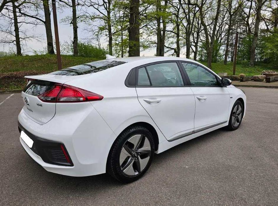 Hyundai IONIQ 2020 року