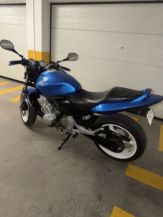 Hornet 600 ano 2004