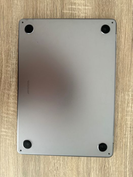 MacBook Air M2 8/256 ГБ - ідеальний стан + чохол
