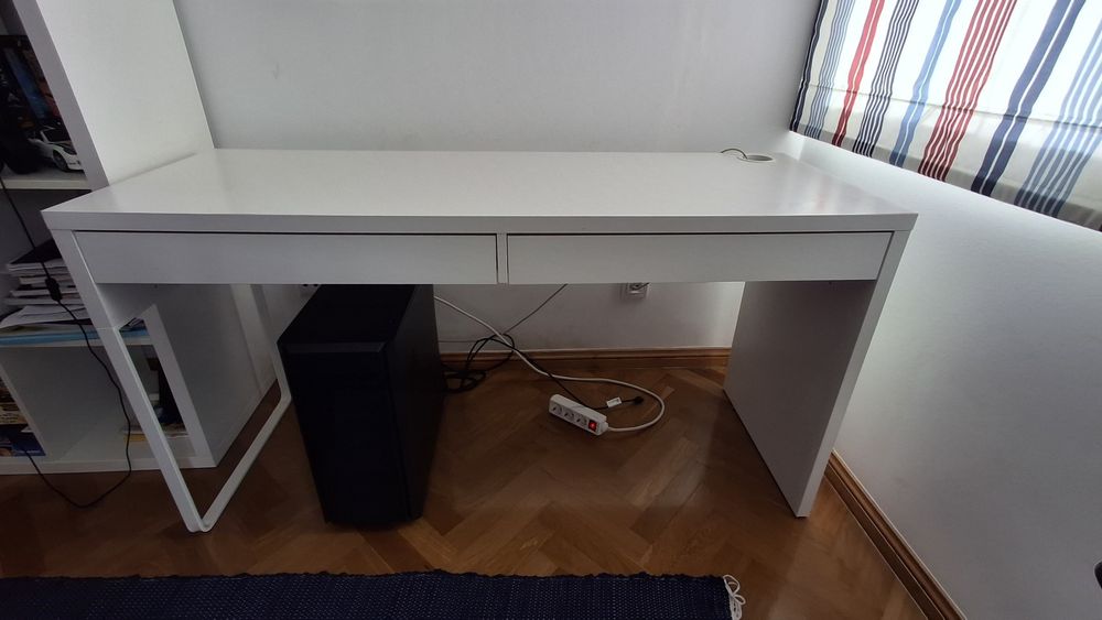 Secretária Ikea.