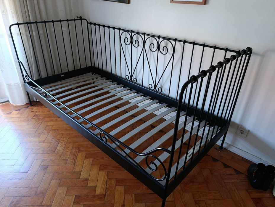 Cama individual com estrado
