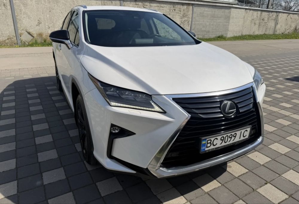 Автомобіль Lexus RX-300
