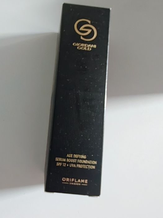 Oriflame Podkład odmładzający na bazie serum Giordani Gold SPF 12 + UVA - Porcelain Warm 42238
