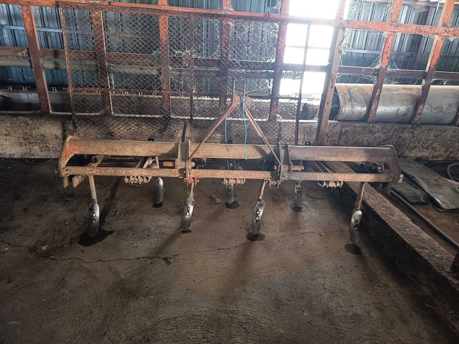 Vendo trator com alfaias agriculas