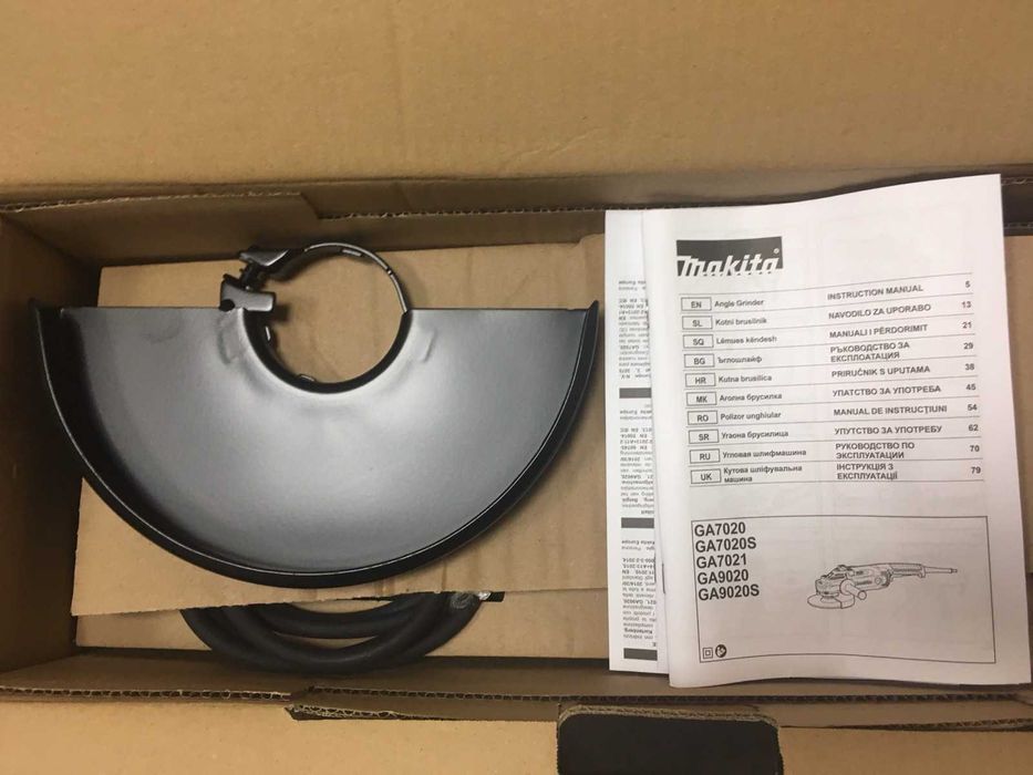 Угловая шлифмашина Makita GA9020