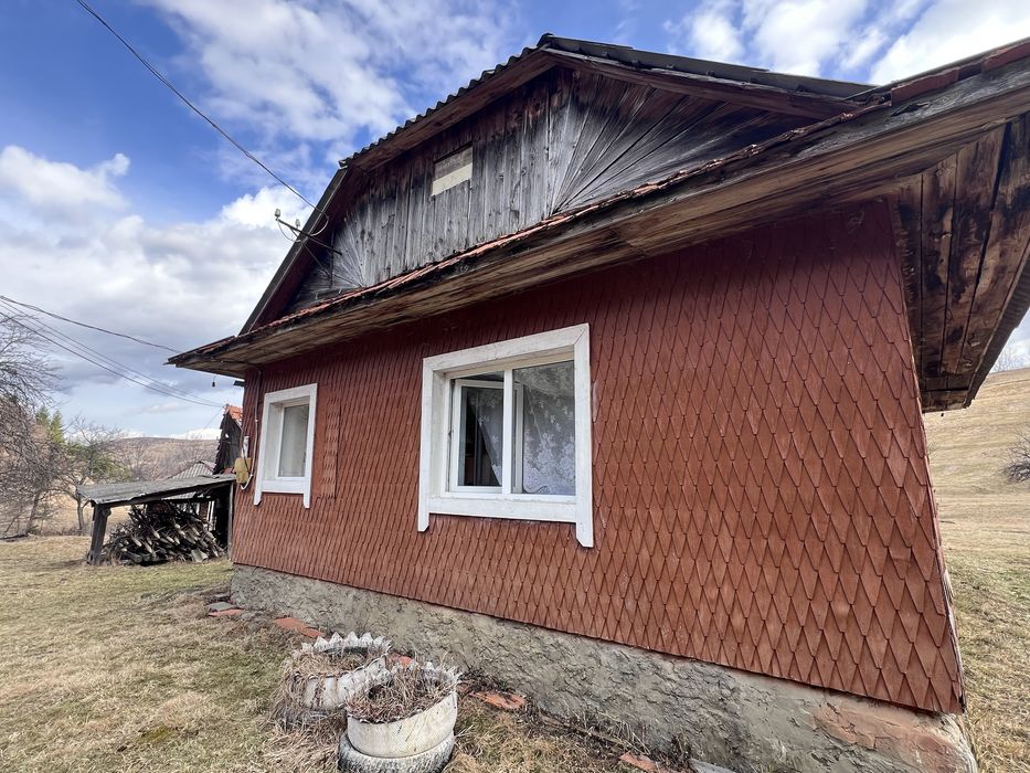 Продається будинок у Карпатах біля річки с. Тюшка