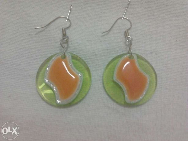 Brincos em verde e laranja novos (portes incluídos)