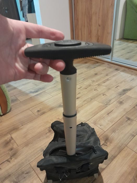 Валіза куплена в Німеччині.