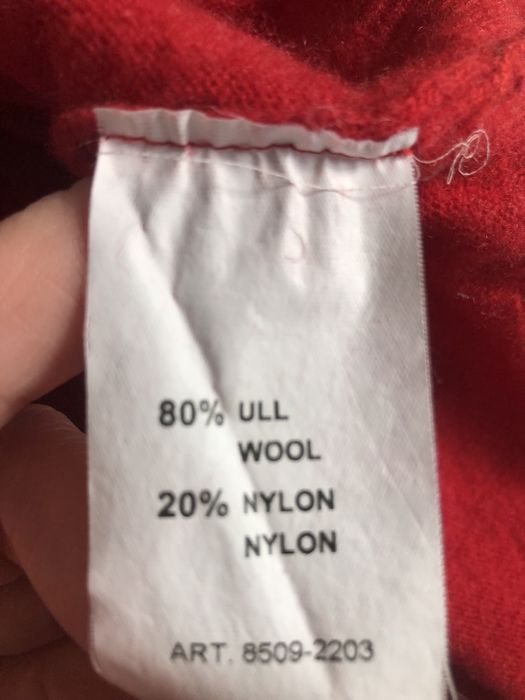 Czerwony wełniany swetrek meski