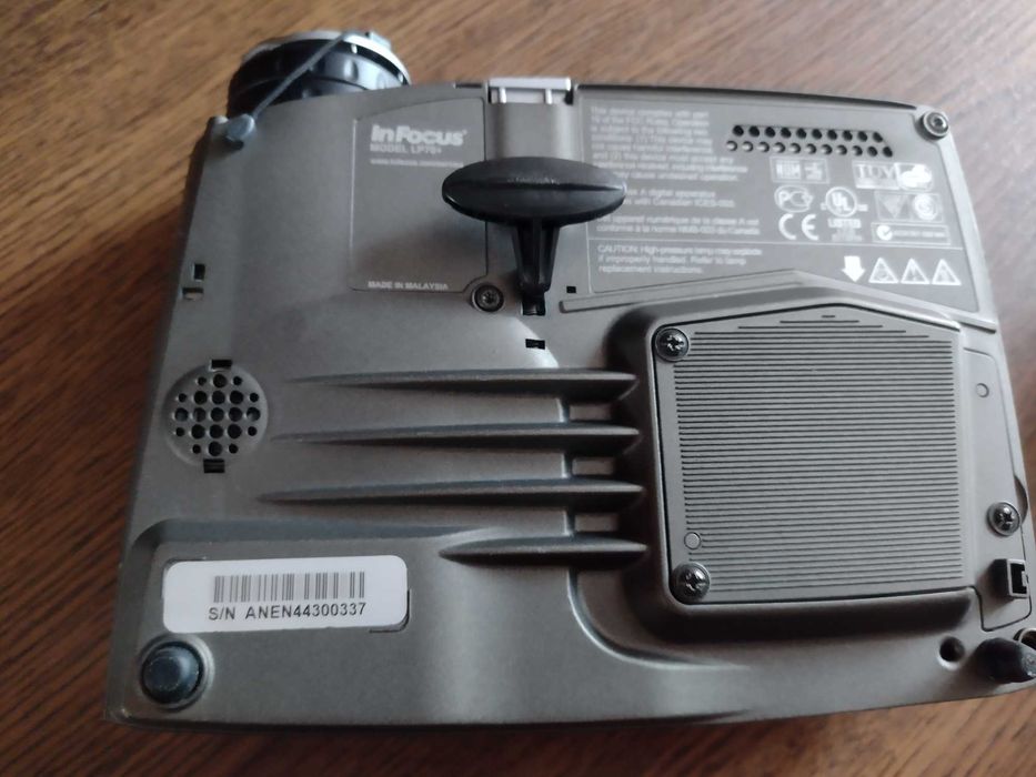 Projektor InFokus model LP70+