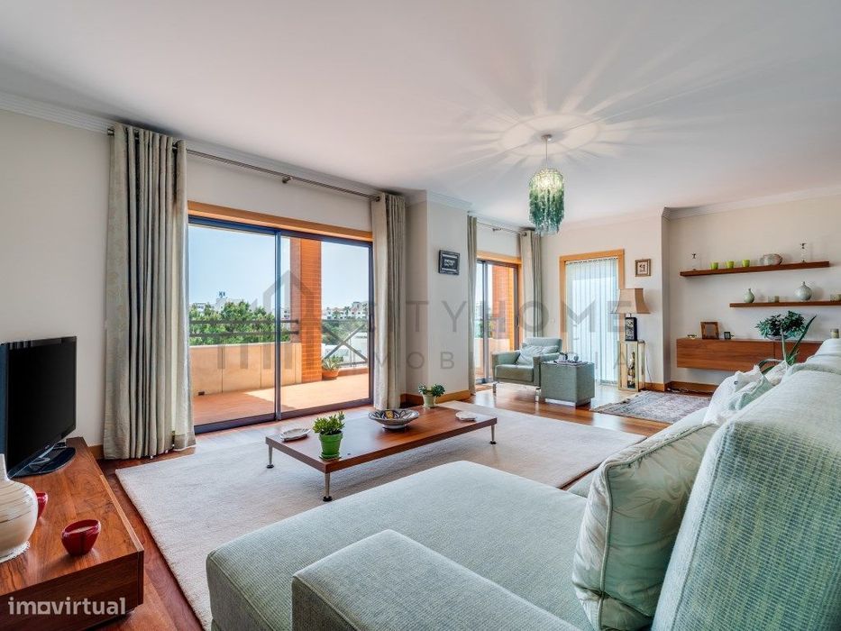 Penthouse T4 com Piscina na Corcovada em Albufeira