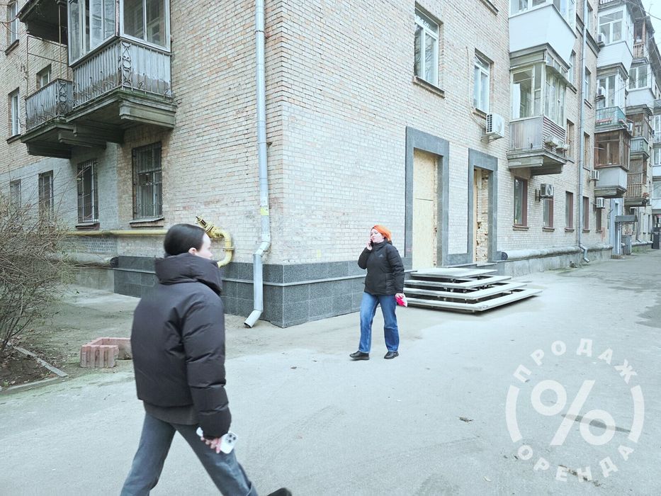 Печерськ, фасадне приміщення 54 м2, перший поверх, окремий вхід