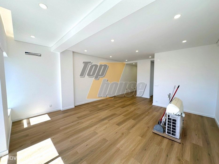 Apartamento T2 totalmente remodelado Costa de Caparica