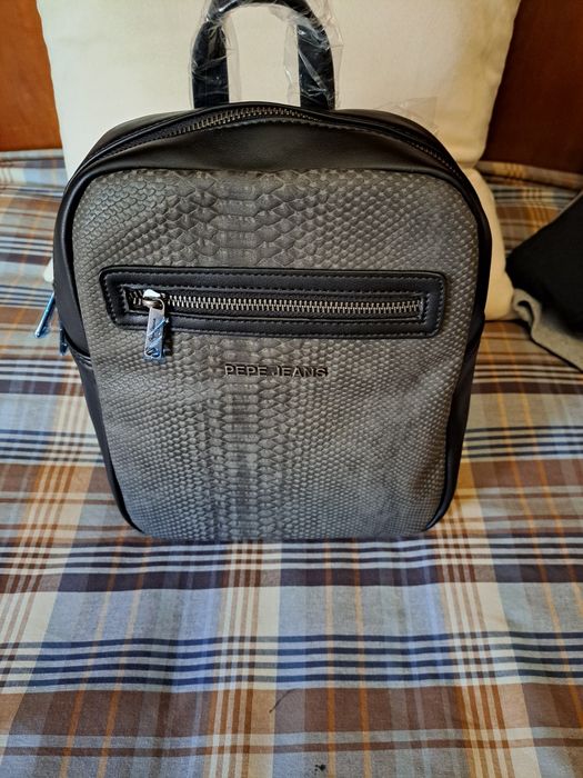 Mochila senhora pepe jeans NOVA